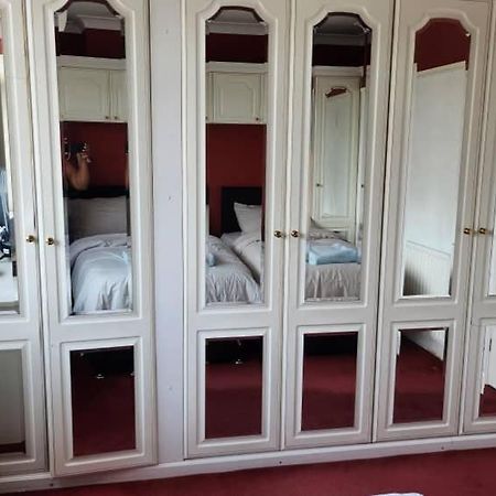 Cosy 4 Bed Home Едмонтон Екстер'єр фото