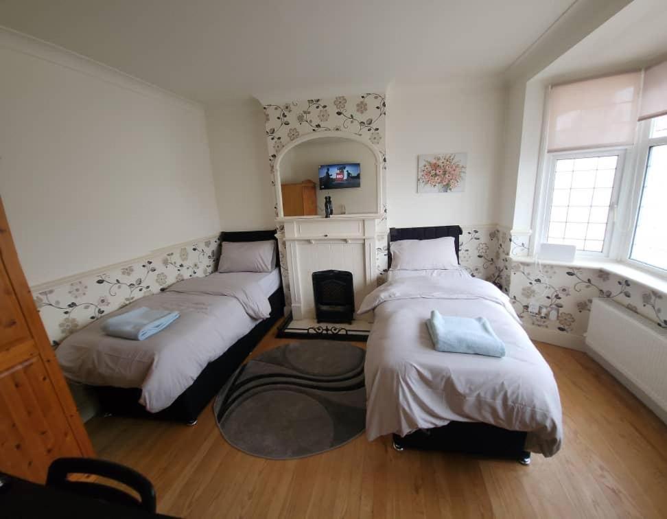 Cosy 4 Bed Home Едмонтон Екстер'єр фото