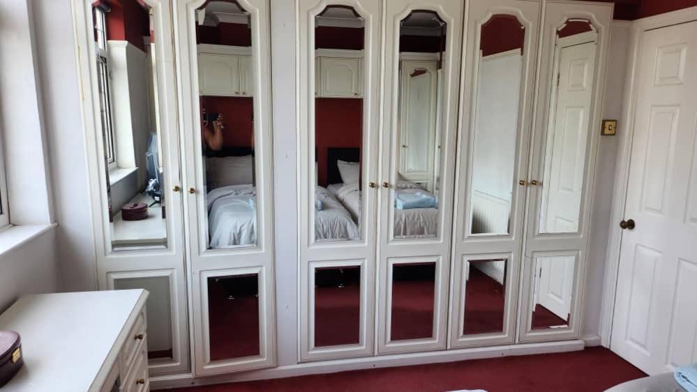 Cosy 4 Bed Home Едмонтон Екстер'єр фото