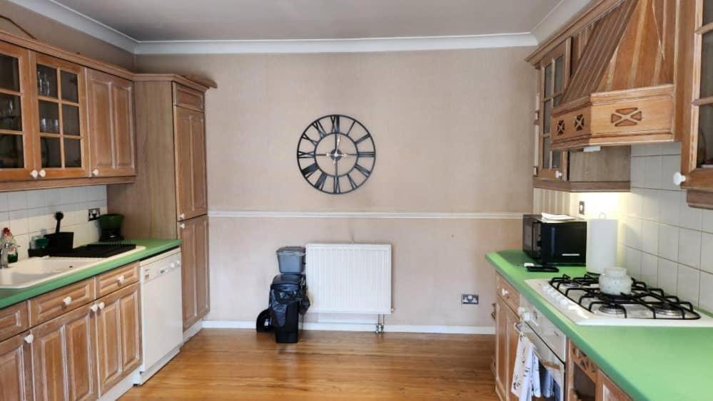 Cosy 4 Bed Home Едмонтон Екстер'єр фото