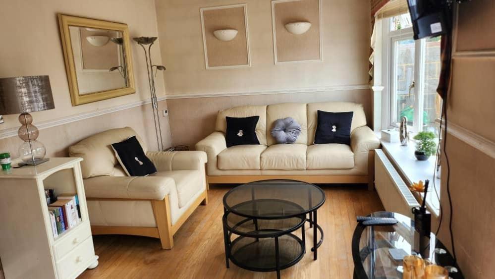 Cosy 4 Bed Home Едмонтон Екстер'єр фото